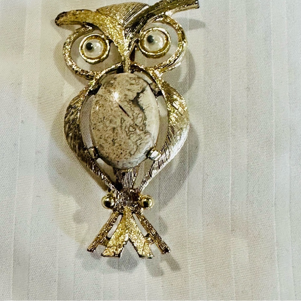 Vintage Gold Tone Agate With Google Eyes Owl Brooch Pin